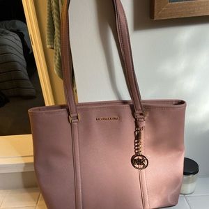 Blush Michael Kors shoulder bag